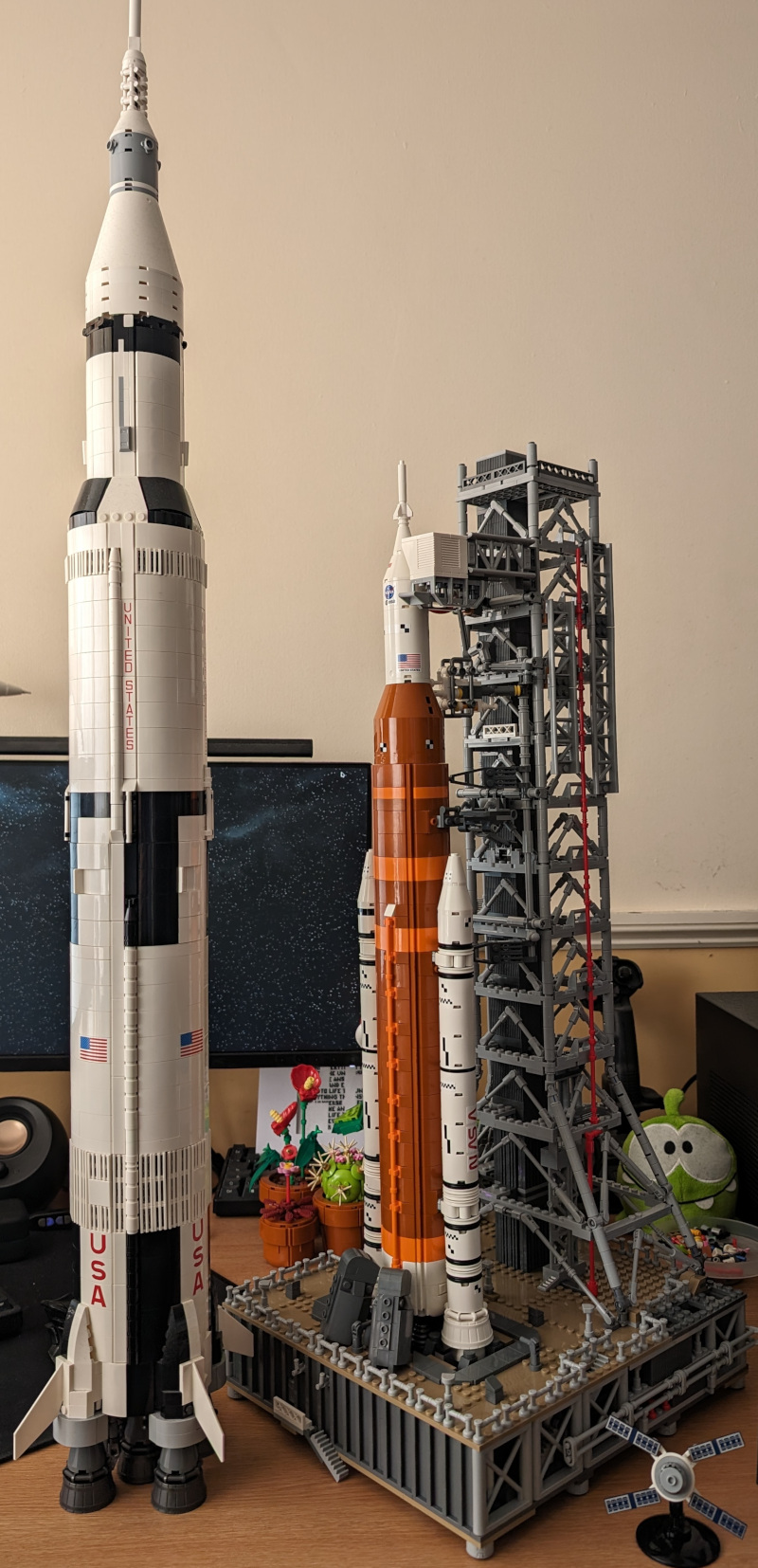 LEGO SLS Vs Saturn V